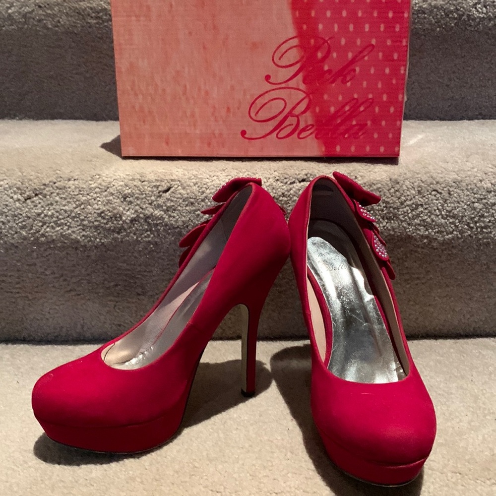SUPER SEXY Glamorous red stiletto heels w/ sequin bows.Size 7 1/2. By Rck Bella
